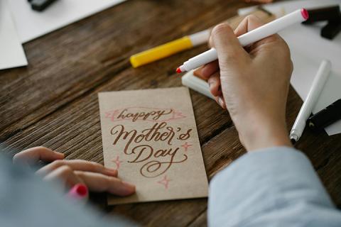 Card Making_image credit pexels-katya-wolf